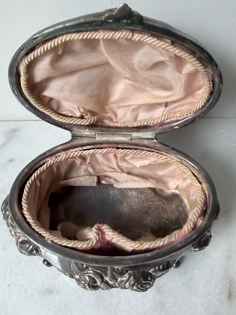 antique Rogers silverplate dresser box features an intricate Art Nouveau floral